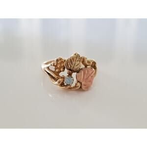 Vintage 10k Black Hills Gold Grape Leaf Pinky Ring